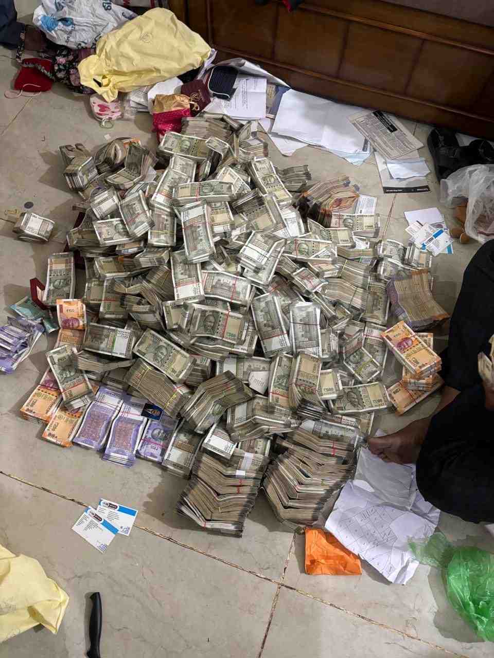 Over 4 Crore Cash Recovered From Odisha Mines Official's Flat in Bhubaneswar