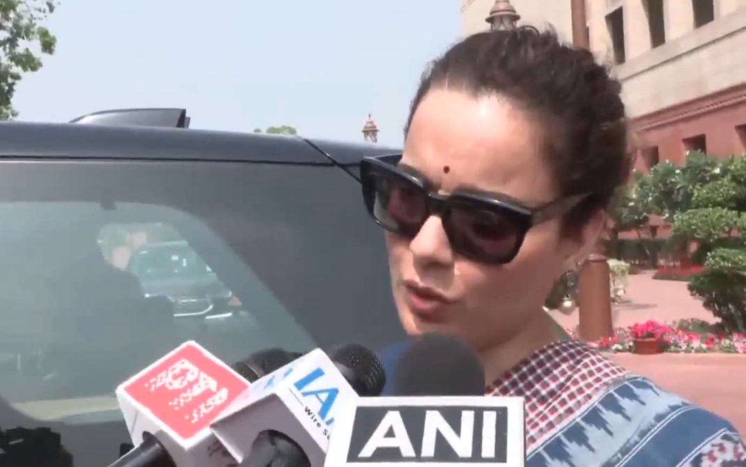  Nora Fatehi Faces Backlash Over Vulgar Sarke Chunar Lyrics in KD The Devil